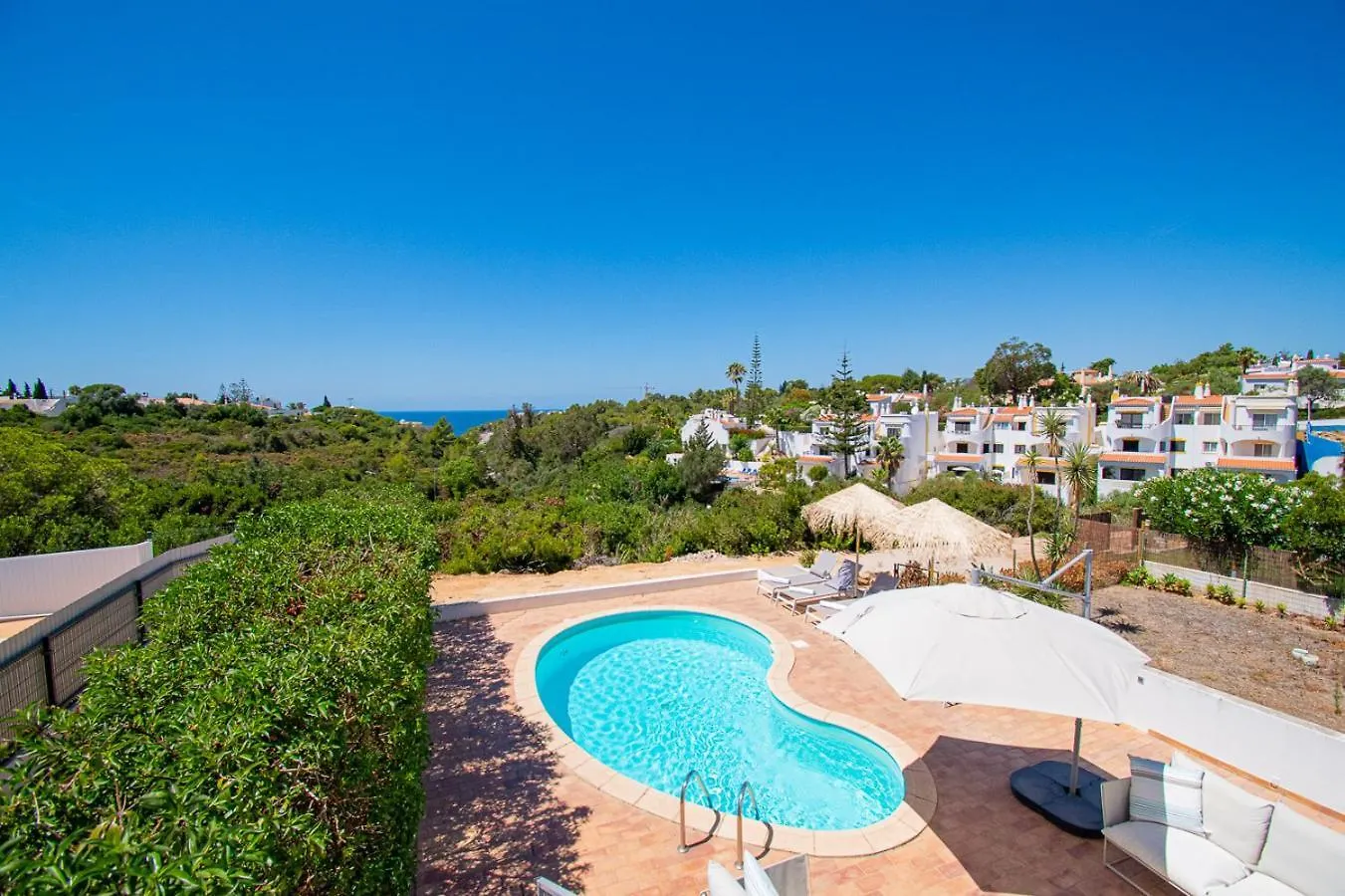 Casa Mel - Stylish 3-Bed Townhouse With Pool Villa Carvoeiro